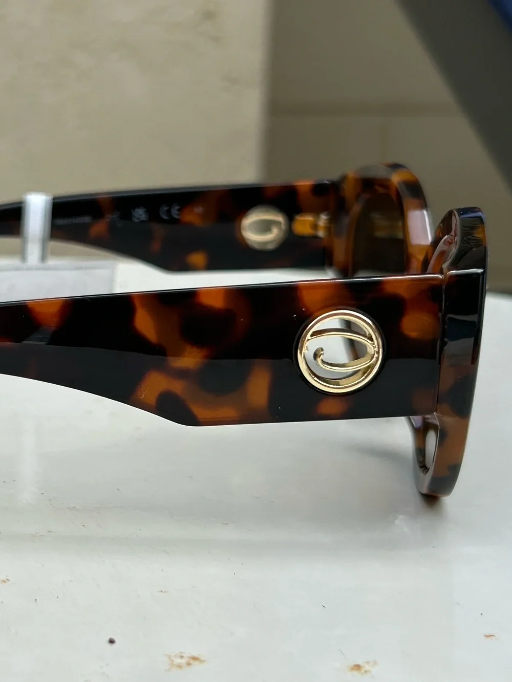 Oscar de la Renta Tortoiseshell Cat-Eye Sunglasses with Brown Lenses, NWT